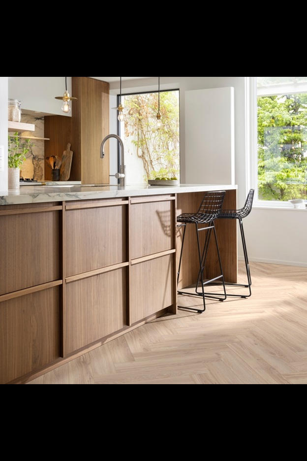 Замковая ПВХ плитка Blackjack Oak 22210 (630*126*6 мм) — купить в Ярославле